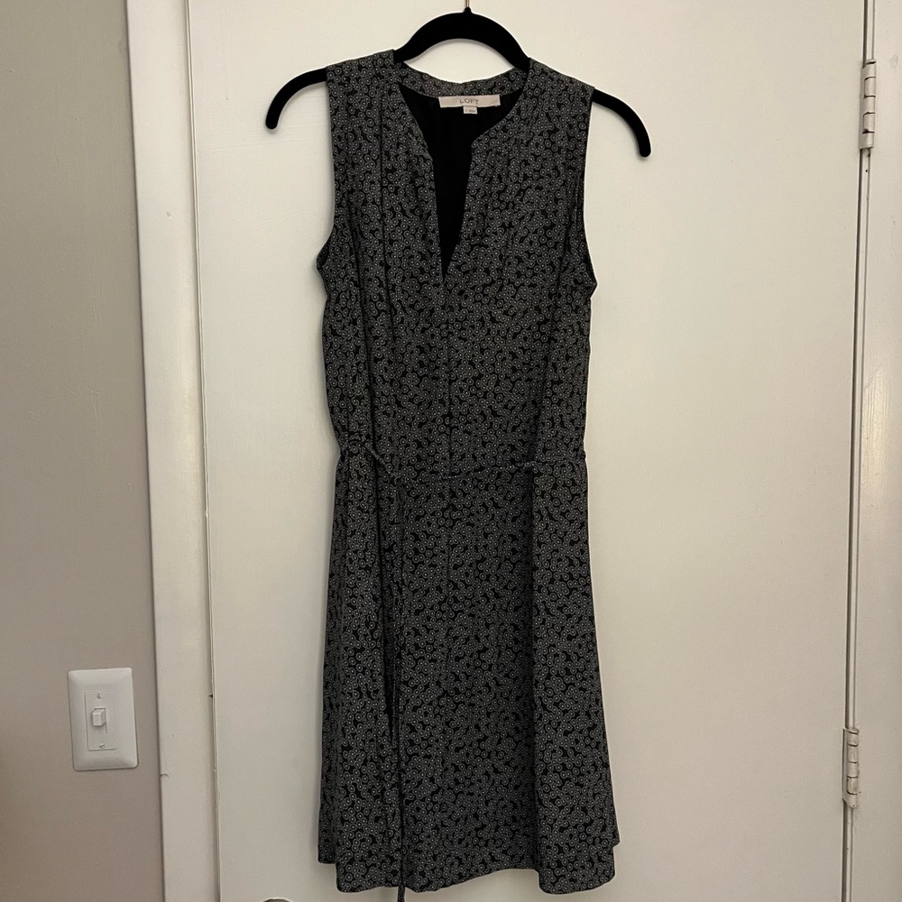 Sleeveless Loft patterned lined dress